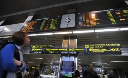 Ninsorile blochează în continuare traficul aerian şi feroviar din Europa