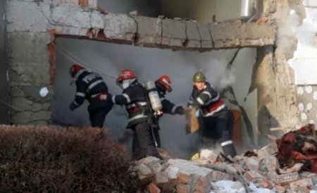 Bacău. Familiile afectate de explozie vor primi temporar locuinţe mobilate de la compania E-ON