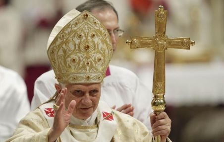 Crăciun la Vatican: Papa i-a condamnat sever pe cei ce răspândesc violenţa şi războiul în lume