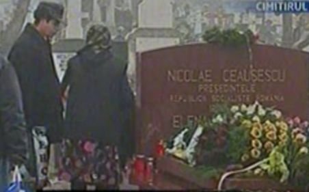 Pelerinaj la mormântul soţilor Ceauşescu, la împlinirea a 21 de ani de la moartea lor