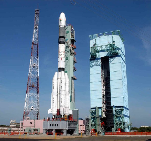 O rachetă indiană care transporta un satelit a fost distrusă pentru că deviase de la traiectorie