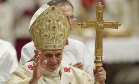 Papa Benedict al XVI-lea a luat masa alături de o româncă