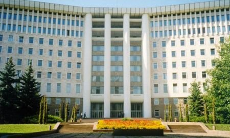 Noul Parlament din Republica Moldova se reuneşte marţi în prima şedinţă