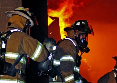New Jersey: Zeci de oameni evacuaţi, după ce un imobil a luat foc