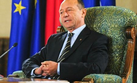 Băsescu: Sunt 1.270.000 de funcţionari, în 2-3 ani trebuie să fie 900.000. România a trecut de cel mai greu an