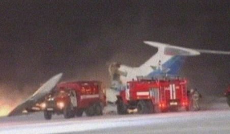 Rusia. Trei oameni au murit după ce un avion de pasageri a luat foc