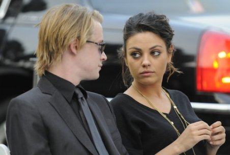 Actorii Mila Kunis şi Macaulay Culkin s-au despărţit, după o relaţie de opt ani