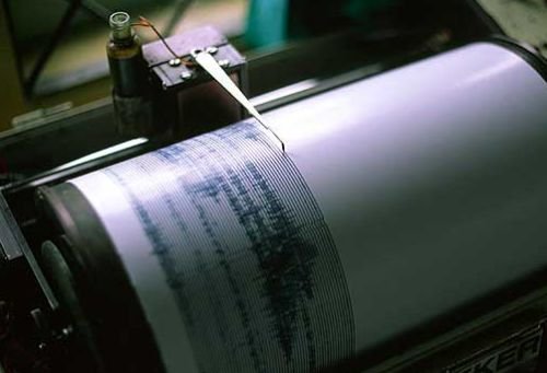 Cutremure în Vrancea în ultima zi din 2010 şi în prima zi din 2011