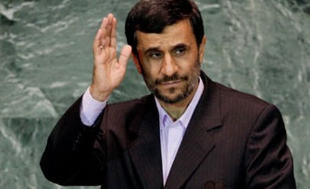 Mahmoud Ahmadinejad şi-a donat maşina pentru o licitaţie în scopuri caritabile