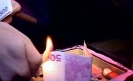 Un român a dat foc unei bancnote de 500 de euro, în noaptea de Revelion