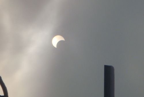 Eclipsa de Soare, surprinsă de utilizatorii VideoNews. Trimite imagini din timpul fenomenului