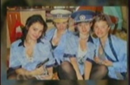 Scandal la Constanţa: Fotografie cu patru tinere în uniformă de poliţist, publicată pe Facebook