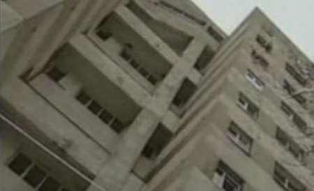 Un copil de cinci ani, în stare gravă la spital după ce a căzut de la etajul doi al unui bloc