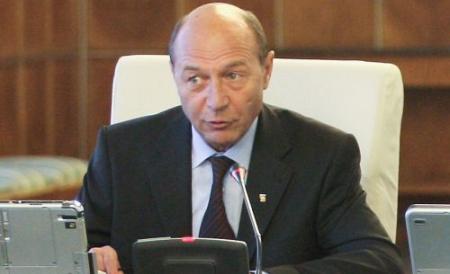Băsescu: Nu va curge lapte şi miere în 2011. Avem bani pentru investiţii, dar nu pentru consum