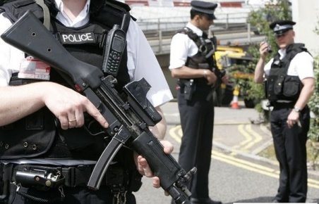 Alertă teroristă de nivel &quot;grav&quot; la Londra: Autorităţile au sporit măsurile de securitate, în special în transporturi