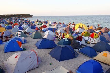 Adio, cort pe malul mării! Un proiect de lege ar putea interzice camparea pe plajele din România