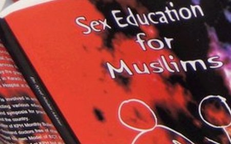  Autorul unei cărţi de educaţie sexuală pentru pakistanezi, acuzat de încurajarea pornografiei