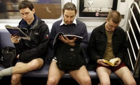 New York. Mii de tineri au călătorit cu metroul fără pantaloni