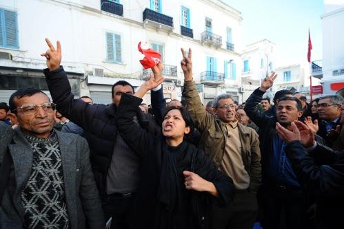 Proteste în Tunisia. 14 oameni au fost ucişi, în urma confruntărilor cu poliţia  85775