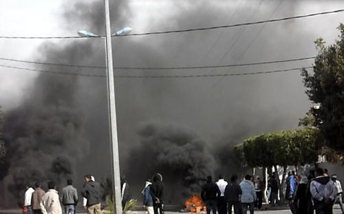 Proteste în Tunisia. 14 oameni au fost ucişi, în urma confruntărilor cu poliţia  85777