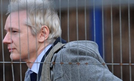 Cererea de extrădare în Suedia a lui Julian Assange, examinată la începutul lunii februarie