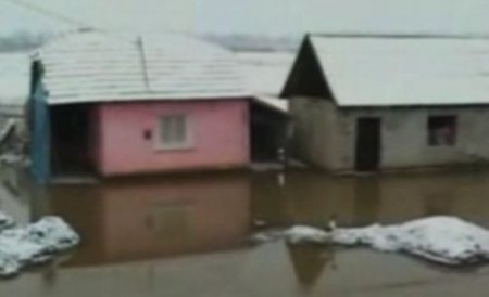 Râul Bistriţa a inundat zeci de gospodării, în urma topirii gheţurilor