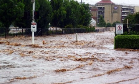 Efectele economice ale inundaţiilor din Australia, mai grave decât cele ale uraganului Katrina