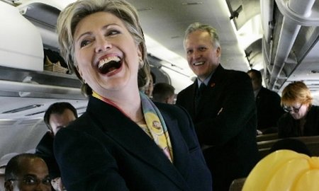 Hillary Clinton, o &quot;împiedicată&quot;: A căzut la intrarea în avion