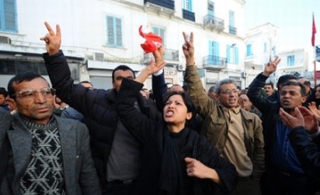 Protestele violente continuă în Tunisia: 23 de civili au murit