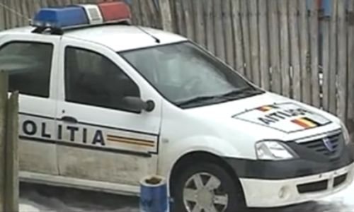 Poliţişti călcaţi de hoţi: Au rămas fără numere la singura maşină din dotare