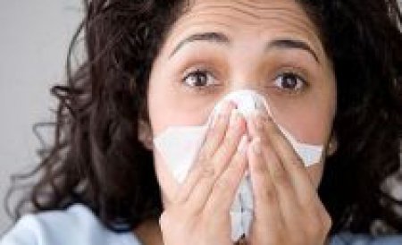 Mii de cazuri de viroze respiratorii, înregistrate zilnic în toată ţara