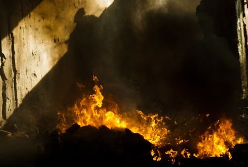 Dâmboviţa: Doi copii luaţi în plasament, la un pas să ardă de vii