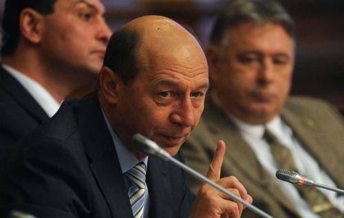 Băsescu: Vom începe să fim ceva mai duri în problema romilor