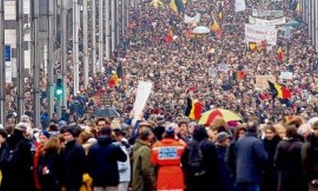 Zeci de mii de belgieni au protestat faţă de scandalurile dintre politicieni: Vor formarea unui Guvern