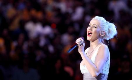 Christina Aguilera va cânta imnul naţional al Americii la Super Bowl 2011