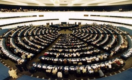 Petiţiile jurnaliştilor români la PE privind Strategia Naţională de Apărare, redeschise
