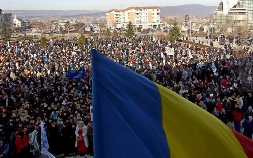 Protest de amploare la Mioveni: Mii de salariaţi Dacia au ieşit în stradă