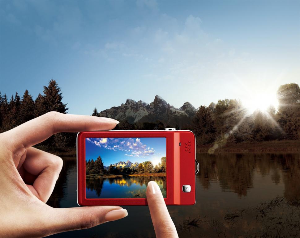 BenQ lansează în România E1460 şi T1460, două noi camere foto digitale compacte 87159