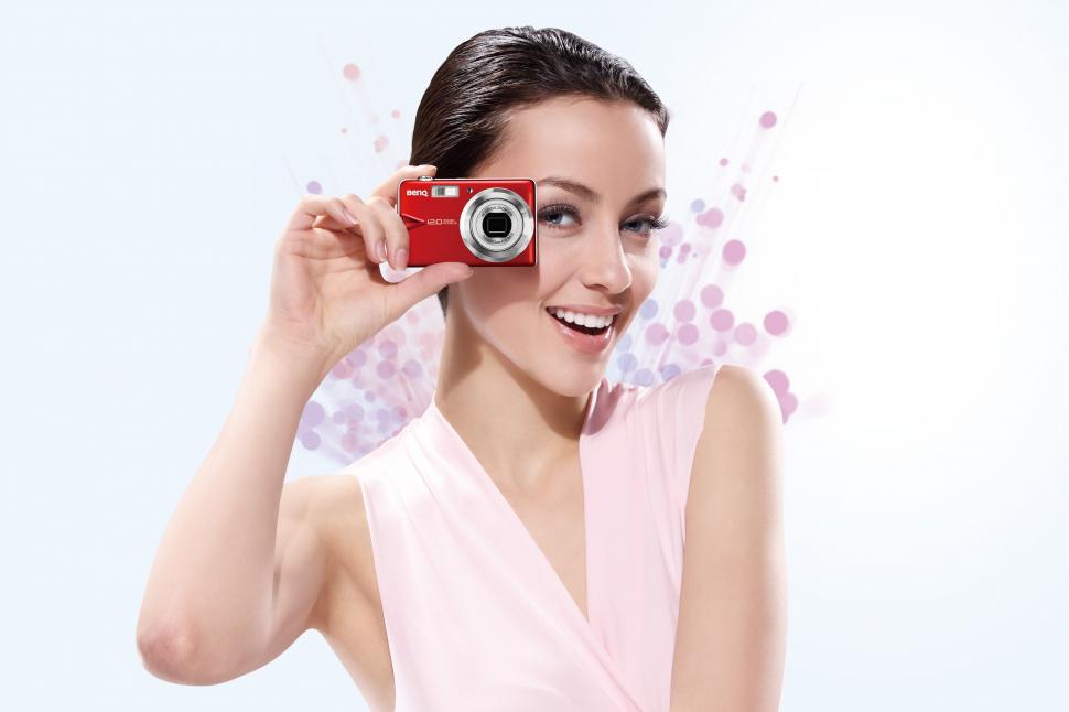 BenQ lansează în România E1460 şi T1460, două noi camere foto digitale compacte 87160