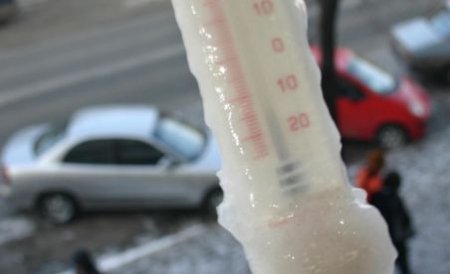Iarna face ravagii: Trei oameni au murit din cauza frigului şi alte sute au ajuns la spital cu fracturi 