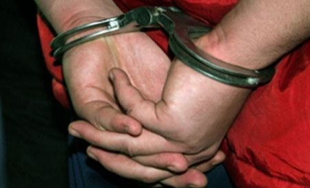 Zece bărbaţi suspectaţi de furt, reţinuţi de poliţiştii din Ilfov