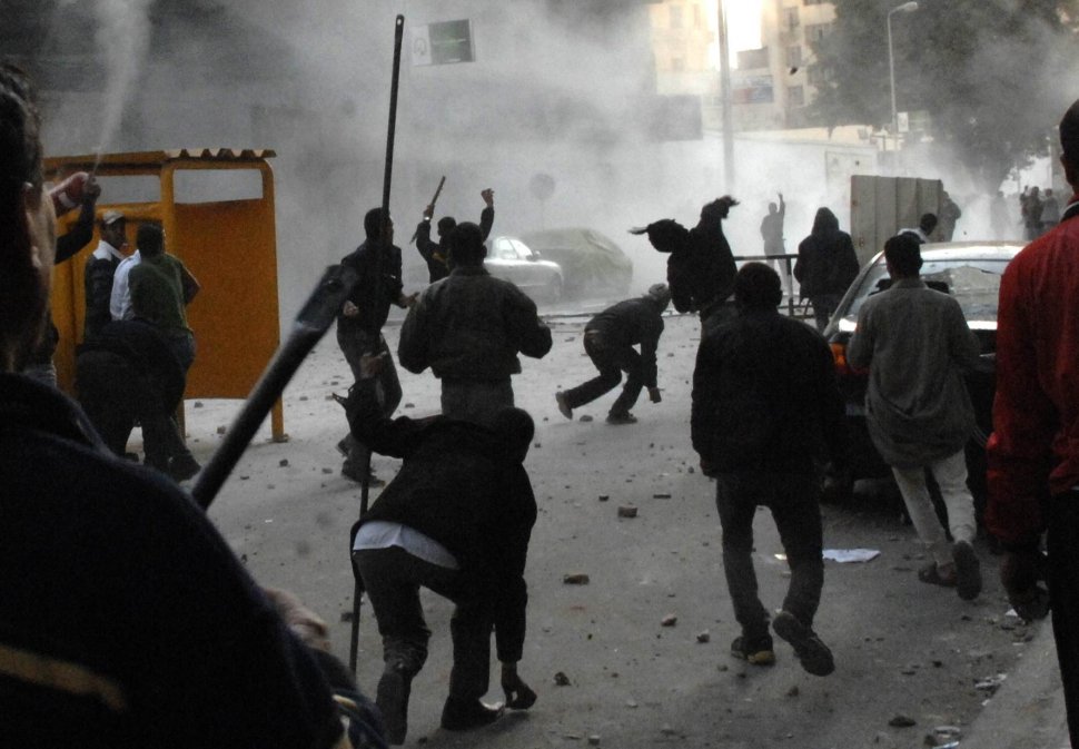 Sute de răniţi la Cairo, în urma confruntărilor din piaţa Tahrir