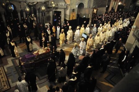 Mii de oameni au participat la înmormântarea mitropolitului Bartolomeu Anania