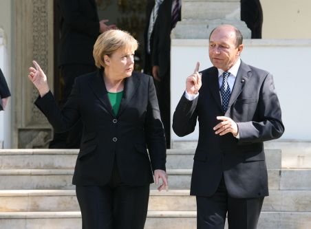 Băsescu şi Merkel, posibile discuţii pe tema Schengen, la summitul european de la Bruxelles