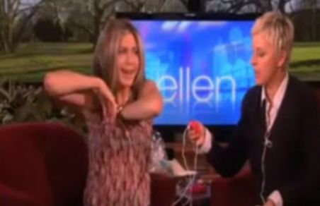 Jennifer Aniston a testat în direct un aparat pentru masat sânii