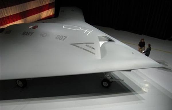 Americanii testează X-47B, un avion fără pilot propulsat de un turboreactor