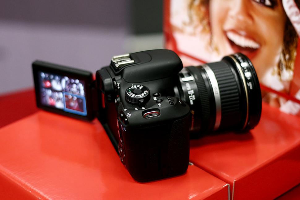 Canon EOS 600D şi 1100D, două noi DSLR-uri lansate concomitent în România şi pe plan internaţional 87839