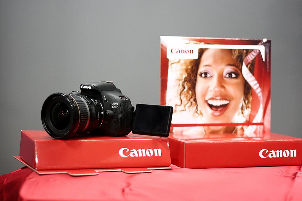 Canon EOS 600D şi 1100D, două noi DSLR-uri lansate concomitent în România şi pe plan internaţional 87846