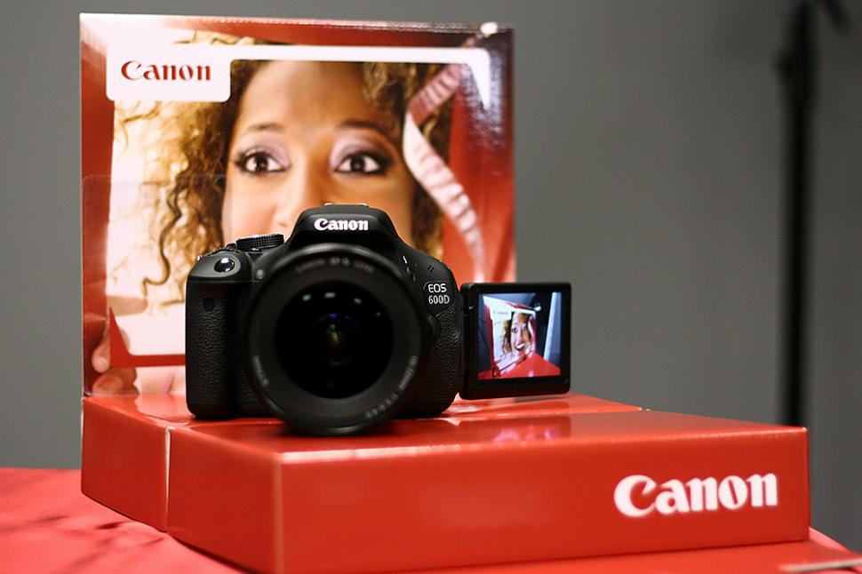 Canon EOS 600D şi 1100D, două noi DSLR-uri lansate concomitent în România şi pe plan internaţional 87854