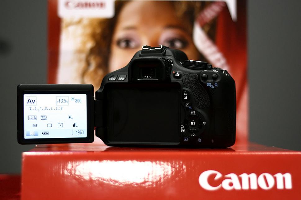 Canon EOS 600D şi 1100D, două noi DSLR-uri lansate concomitent în România şi pe plan internaţional 87856